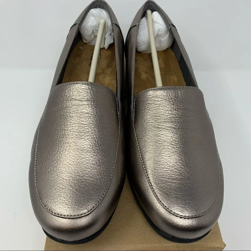 Trotters  Deanna Loafer Wide!